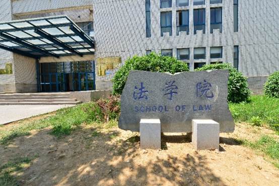 房子前中度可信度描述已自动生成